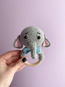 Sonajero elefante hecho a mano.