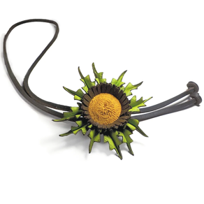 Collar Eguzkilore de cuero lima con cordón – Hecho a mano