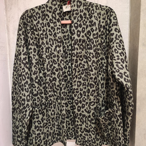Chaqueta verde leopardo