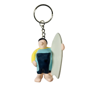 Llavero chica surfer amarillo