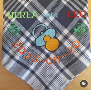Pañuelo eguskilore con  dos nombres  y fecha