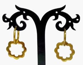 Pendientes de acero dorado con flor