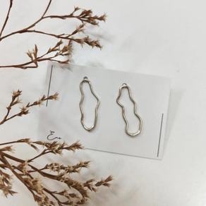 Pendiente irregular plata