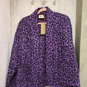 Chaqueta lila leopardo