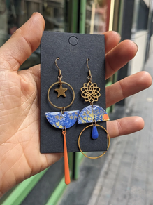 Nagoyako belarritako urdinak