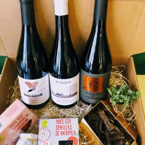 Caja regalo «The Supremes & Cía». Vinos, queso vegano y dulces