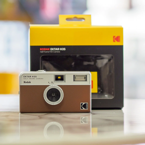Kodak Ektar H35 Cámara Analógica 35mm Medio Formato Reusable con Flash Marrón