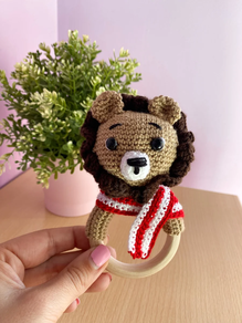 Sonajero de león hecho a mano