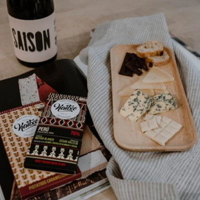 Pack regalo #2: queso + cerveza + crackers + chocolate + pastrami