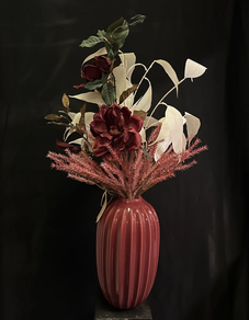 Jarron decorativo con flor artificial