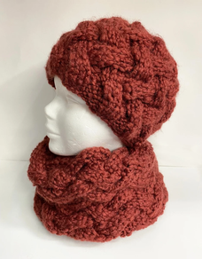 Conjunto de gorro y cuello hecho a mano con lana merino