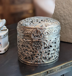 Caja de alpaca repujada