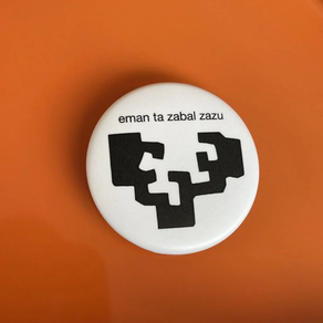 CHAPA CON IMAN REDONDA MATE 38MM, UPV/EHU