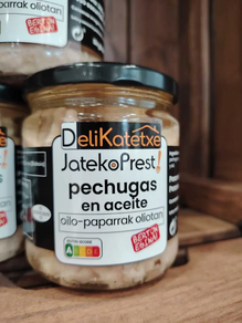 Pechuga de gallina en aceite 