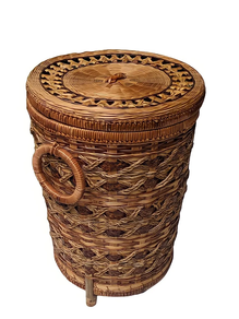 Cesto con tapa de ratán y mimbre. Vintage