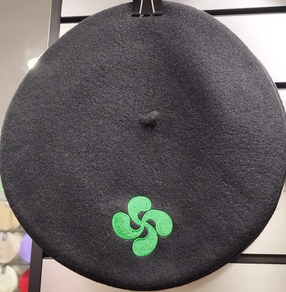 Txapela lauburu verde