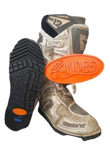 Suela Andes para moto Challenge con Aquagrip