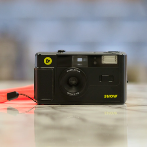 Cámara analógica reutilizable Dubblefilm negra