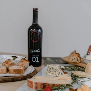 Pack regalo #1: queso + vino + crackers + dulces