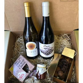 Caja regalo «Las Grecas & Cía». Vino, queso veggie y dulces