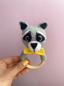 Sonajero mapache hecho a mano