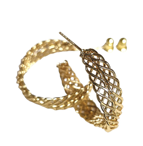 Pendientes de aro calados de acero