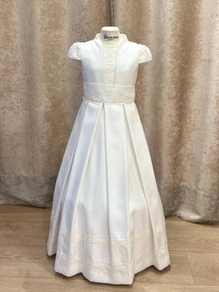 Tximinia-lepoko komunioko soinekoa