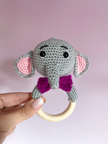 Sonajero elefante hecho a mano.