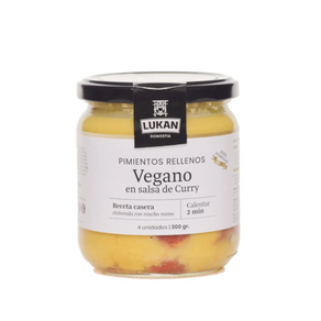 Pimientos rellenos veganos en salsa de curry thai