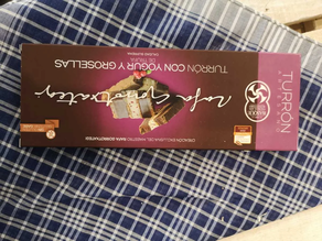 TURRÓN CON YOGUR Y GROSELLAS  