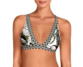 Bikini Dolores Cortés Triangelu finkoa Braguita Tiro Ertainarekin