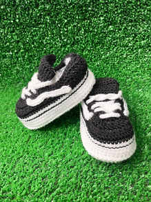 zapatillas de bebé hechas a mano.