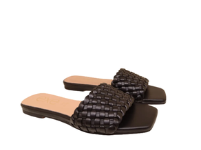 Sandalias negras planas