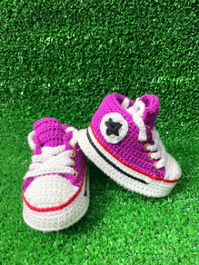 Zapatillas de bebé hechas a mano.