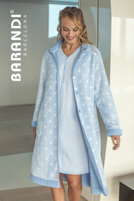 txabusina emakume luzea, barandi botoiekin