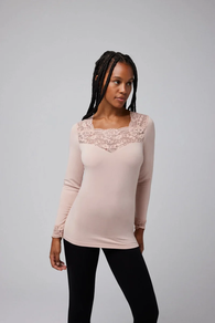 Camiseta térmica con encaje en color marfil