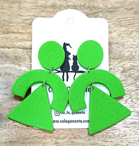 Emakumeen siluetako belarritakoak