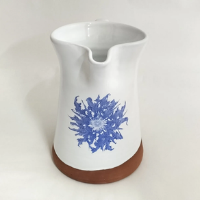 Jarra de agua Eguzkilore artesanía cerámica