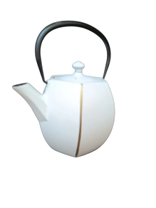 tetera hierro blanca con dorado