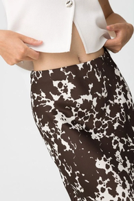 Behi-estanpazioa duen gona satsua