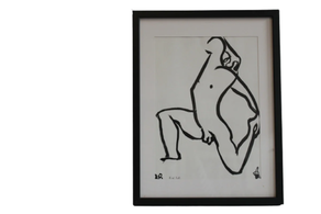 Belauniko dagoen gizonaren tinta txinatarreko marrazkia