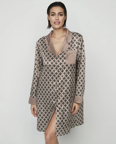 Satinezko kamisola botoiekin