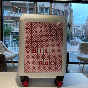 Maleta cabina 55 cm 4 ruedas rigida BILBAO blanca baldosa Roja