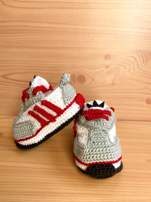 Zapatillas de bebé hechas a mano.