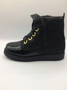 Txarolezko bota beltzak