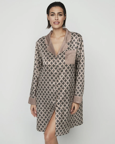 Satinezko kamisola botoiekin