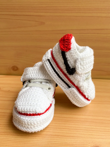Zapatillas de bebé hechas a mano.
