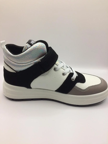 Botas en blanco y negro