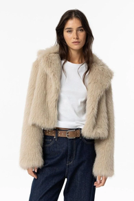 Chaquetón corto de pelo de mujer