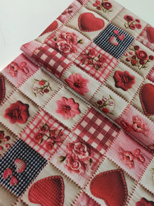Tela de algodón efecto partchwork de corazones y flores (4 m)